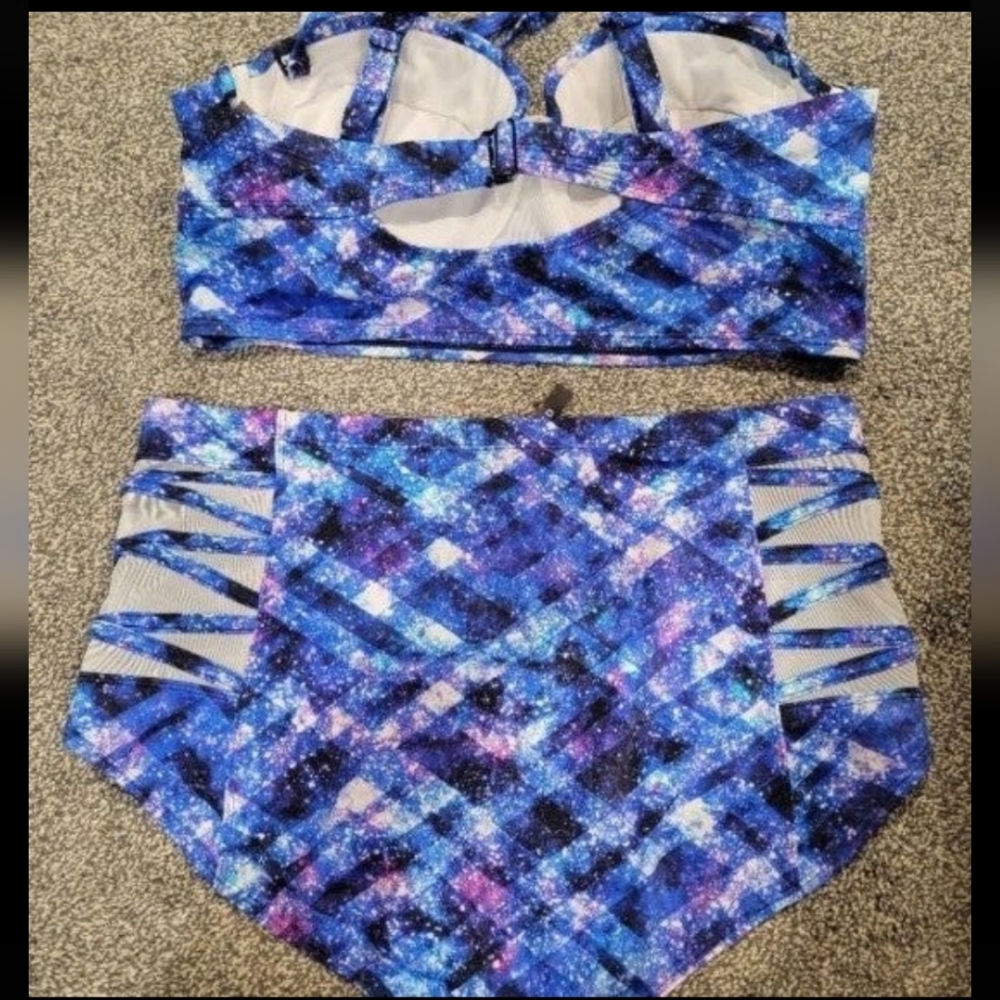 Torrid 2PC - Picture 3 of 3